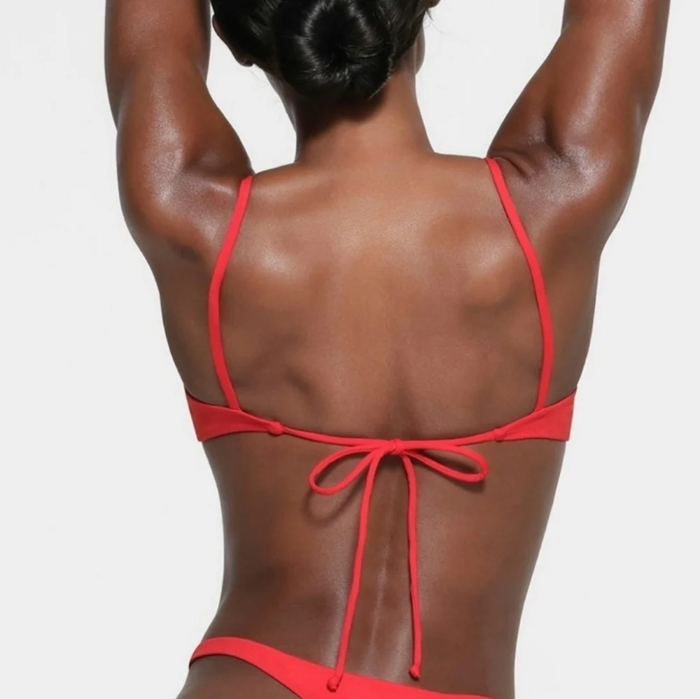 NWT Skims micro scoop bikini top, medium